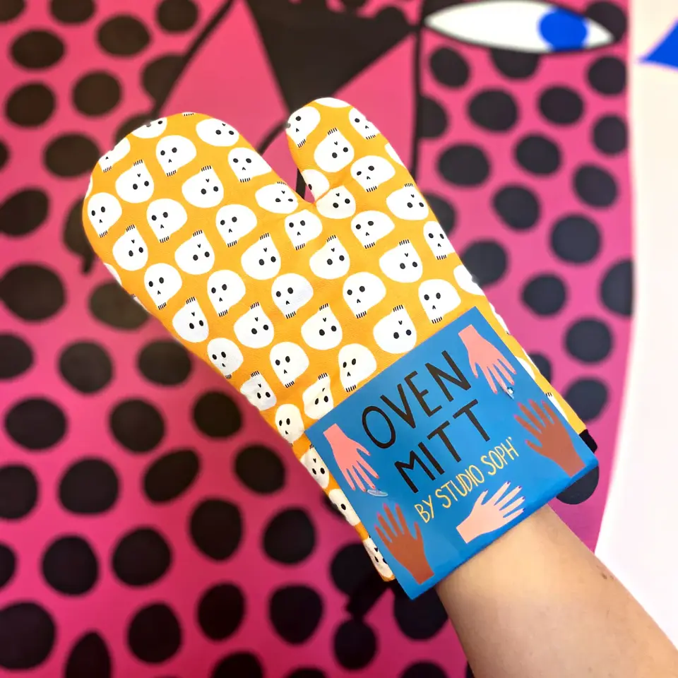 Oven Mitt - Skulls- by Studio Soph