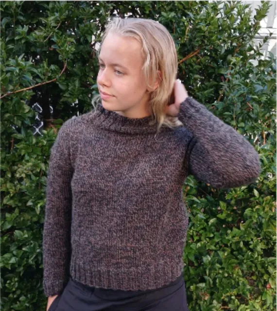 P392 Ladies Pullover Knitting Pattern - CountryWide Yarns