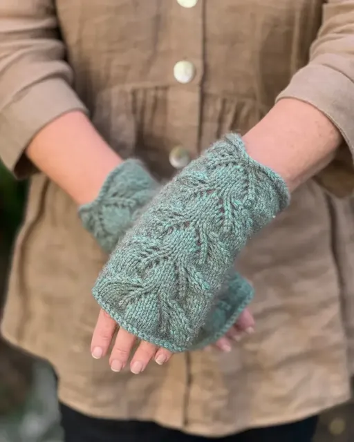 Fern Leaf Mitts Knitting Pattern