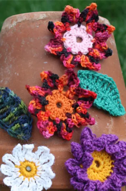 P102 CountryWide Crochet Flowers - Pattern