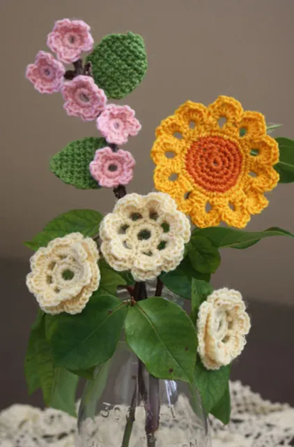 P150 Countrywide Yarns Crochet Flowers - pattern