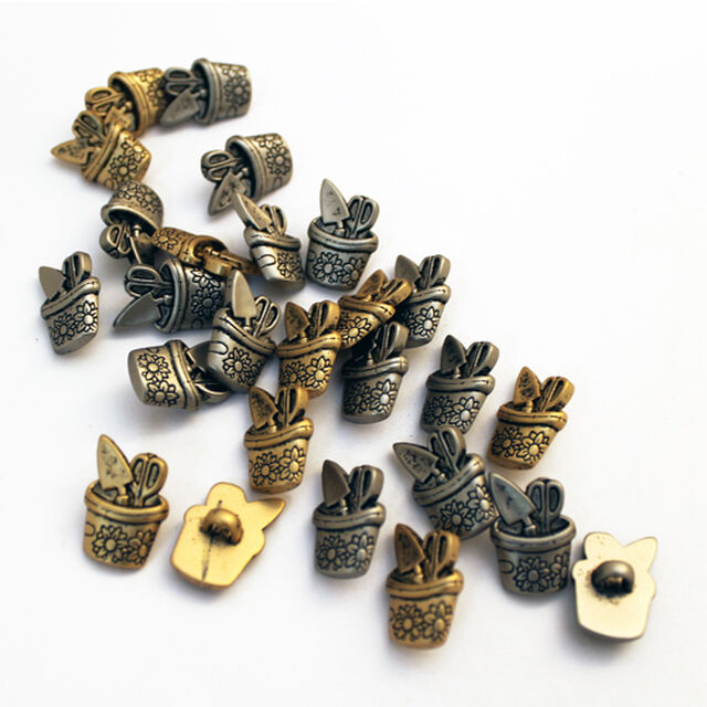 Metal Flower Pot Button - Abbey Buttons