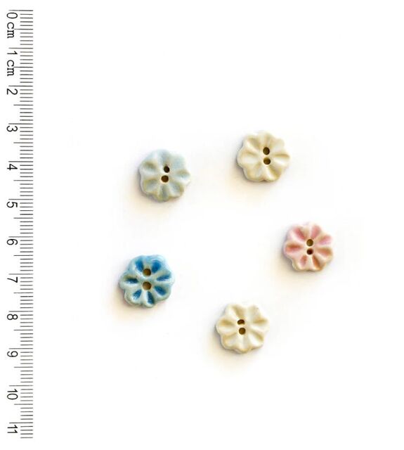 Dainty Flowers - Incomparable Buttons - L553